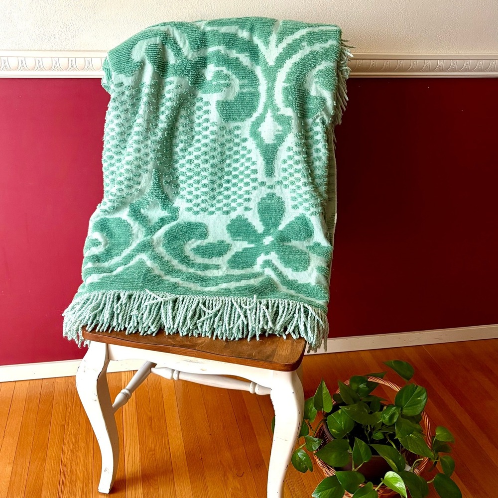 Vintage Mint Green Chenille Bedspread Medallion Fringe Blanket Queen/King Retro